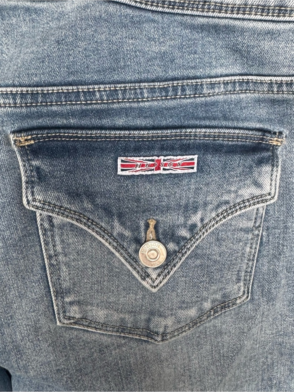 Hudson Jeans Size 12 Light Wash Double Button Flap Back Pocket Straight Leg EUC - Picture 7 of 15